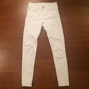 White distressed skinny jeans